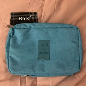 Blue Minimalist Toiletry Bag with Zipper Closure